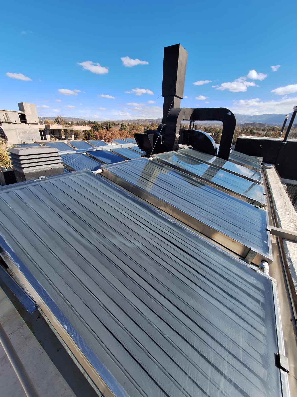 Limpieza profesional de paneles solares con técnicas especializadas